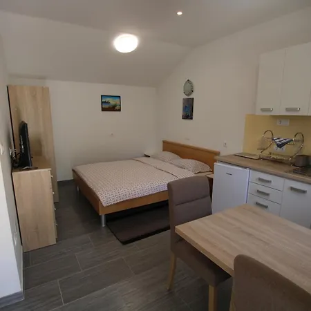 Apartments Green Garden Labinci Room photo