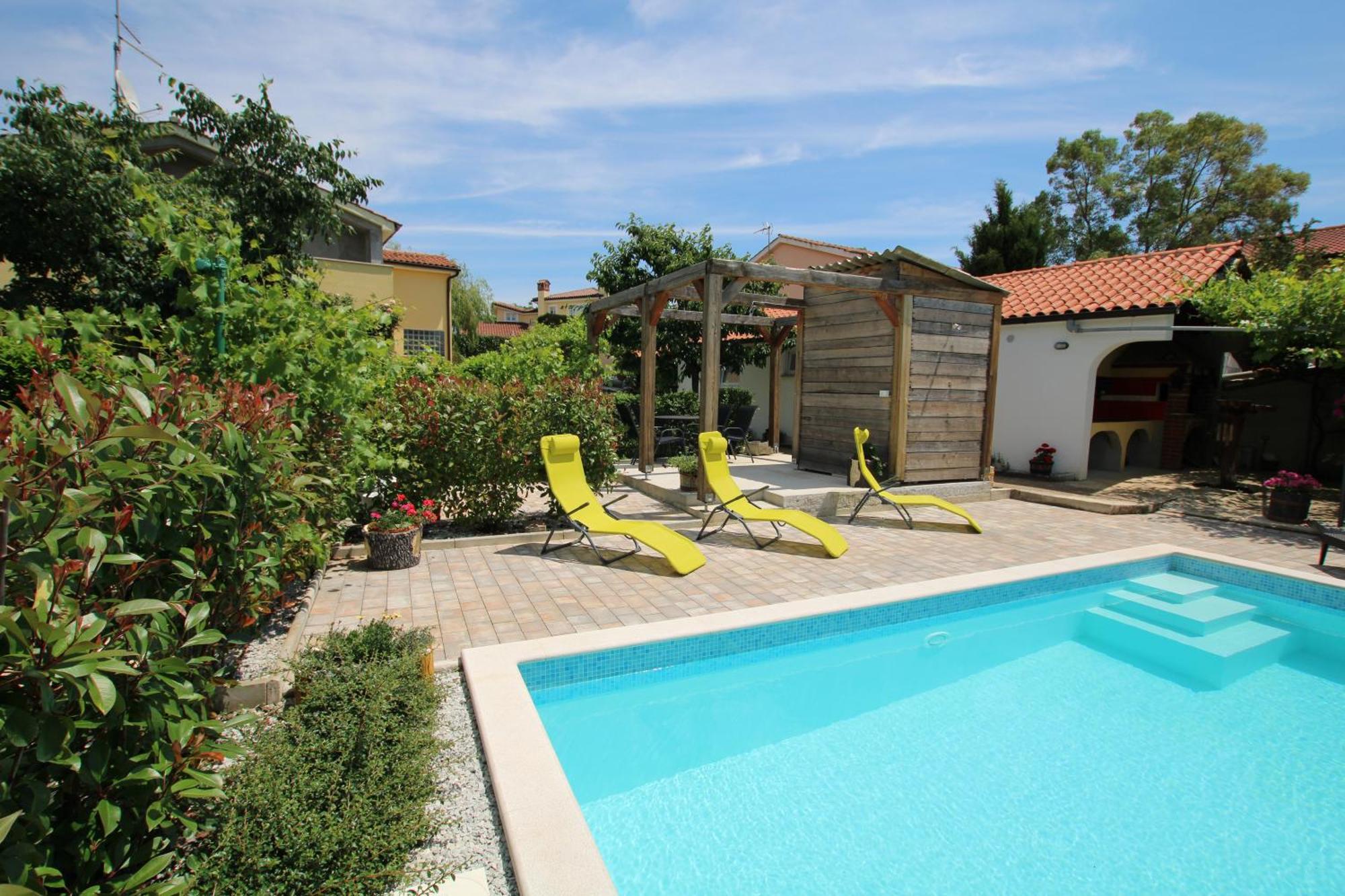 Garden Apartment *