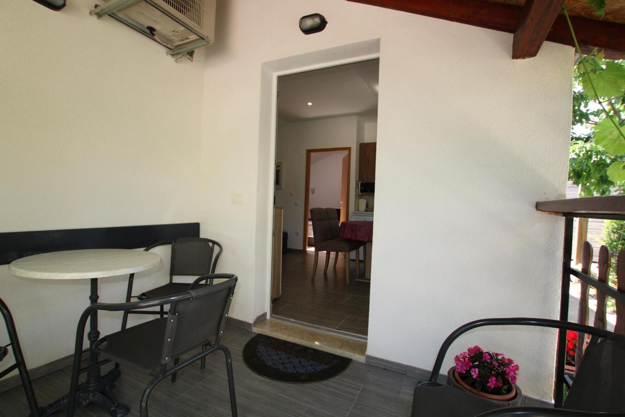Apartment Garden *